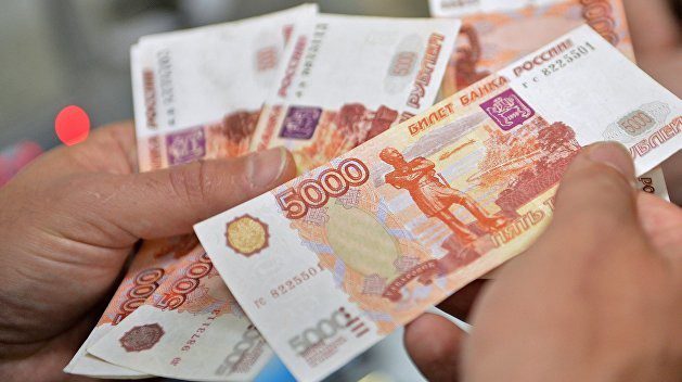 Рубль упал на 1.77% и стоит меньше сома. Курс Нацбанка КР
