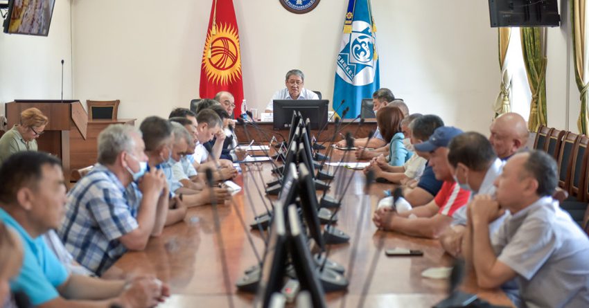 И. о. мэра Бишкека пообещал решить вопрос с тарифами на проезд осенью