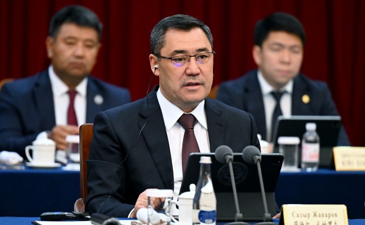 Садыр Жапаров попросил Китай ускорить продвижение грузов из Кореи в КР