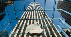 Чистая прибыль Apple упала на 2.7%