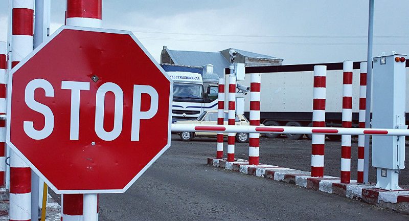 На КПП на кыргызско-казахской границе продолжают действовать ограничения