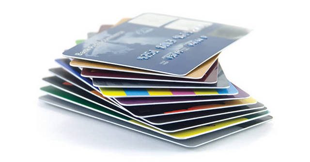 Держателей платежных карт стало на 77 тыс.  больше