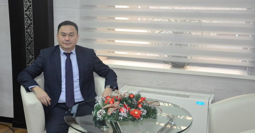Уюта и тепла! Максатбек Ишенбаев поздравляет кыргызстанцев с Новым годом