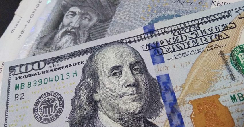 Почему курс доллара в комбанках ниже официального — ответ НБ КР