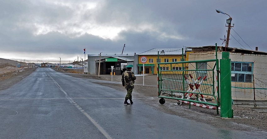 Граница с Китаем временно закрыта, приостановлено воздушное сообщение