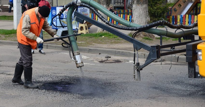В Бишкеке будут тестировать струйно-иньекционный способ ремонта дорог