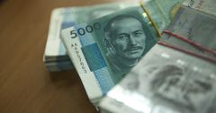 В Кыргызстане штраф за указание цен в долларах может достигать 50 тысяч сомов