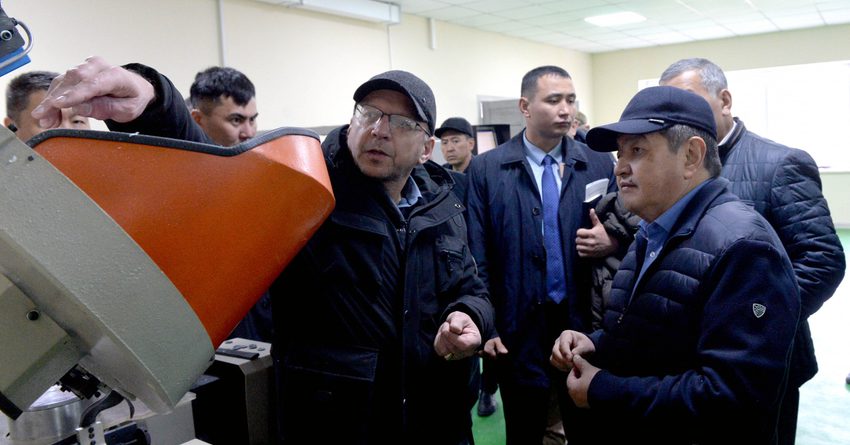 Акылбек Жапаров посетил «Бишкекский штамповый завод»