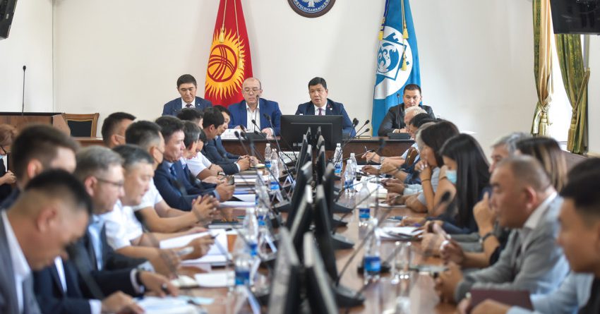 Мэр Бишкека встретился со столичными застройщиками
