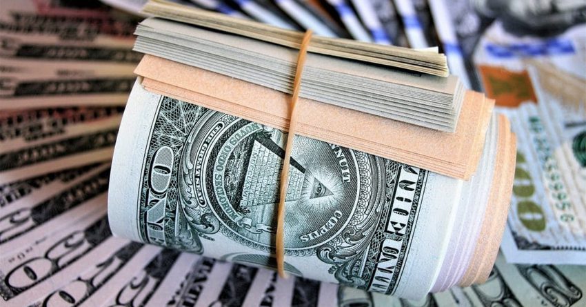 Доллар США опустился ниже 89 сомов на межбанковских торгах