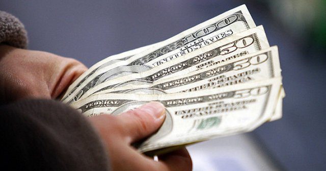 В сентябре приток денежных переводов в КР составил $205 млн
