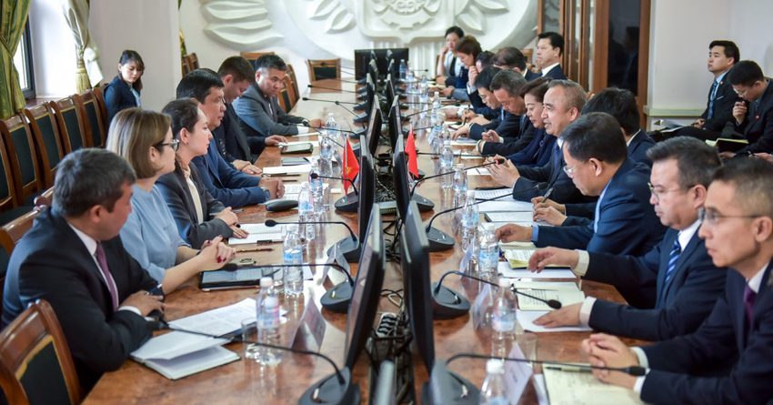 Мэр столицы Айбек Джунушалиев встретился с делегацией СУАР КНР
