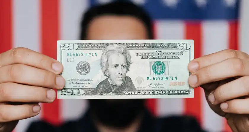 Вырос курс доллара США на межбанковских торгах