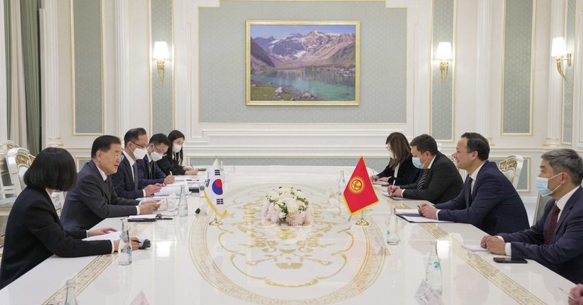 Экспорт продукции из Кыргызстана в Корею обсудили главы МИД двух стран
