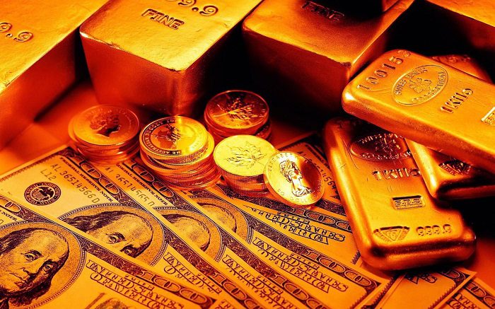 Кыргызстанцы стали чаще выбирать золото, а не доллар для сбережений