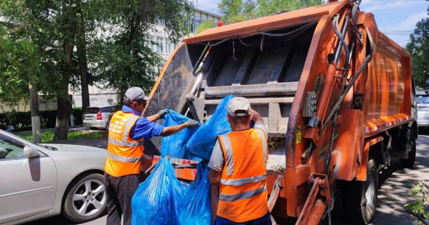Мэрия передумала отдавать вывоз мусора в столице на аутсорс