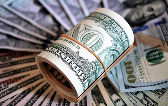 Доллар впервые с декабря 2020 года опустился ниже 82 сомов