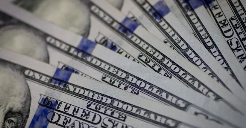 Национальная валюта укрепилась к доллару США на 0.34 сома