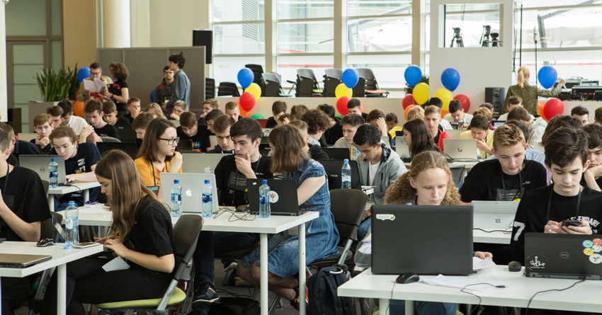 Яндекс Кыргызстанда окуучулар үчүн акысыз Python окутуу курстарын баштайт