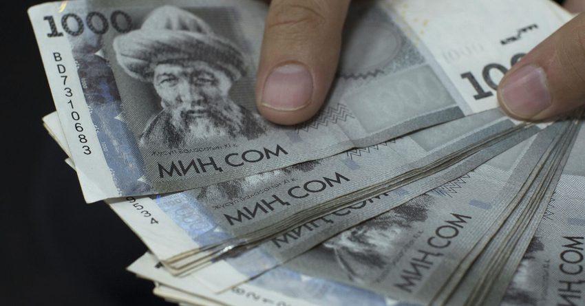 Среднемесячная номинальная зарплата в Кыргызстане составила $302.2