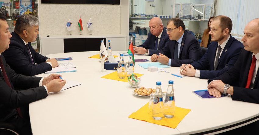 Арзыбек Кожошев провел рабочую встречу с министром энергетики Беларуси