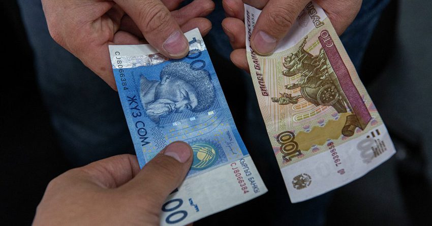 Рубль опустился к сому на 3.34%. Курсы валюты НБ КР