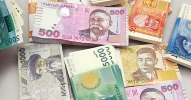 Нацбанк: долларизация депозитной базы комбанков КР снизилась за полгода на 3%
