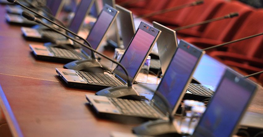 Медициналык академия 9 млн сомго ноутбук сатып алат
