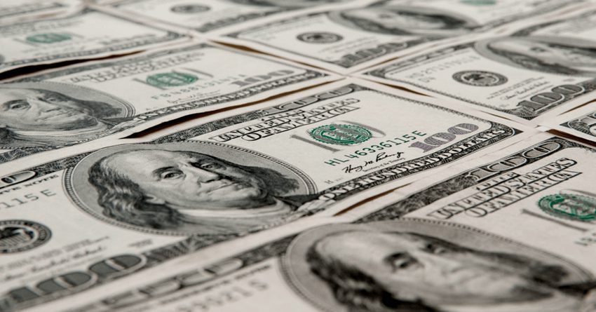 На межбанковских торгах доллар продолжает продаваться по 79.5 сома