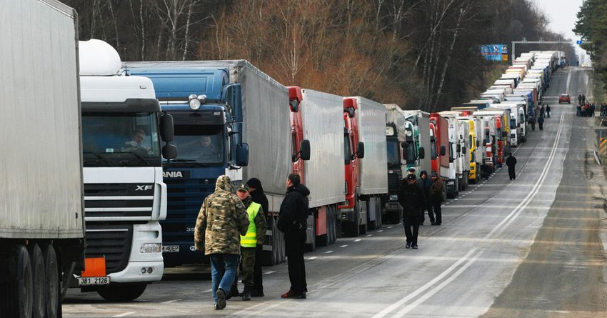 ГНС озвучила меры для снижения скопления грузовиков на границе с РК