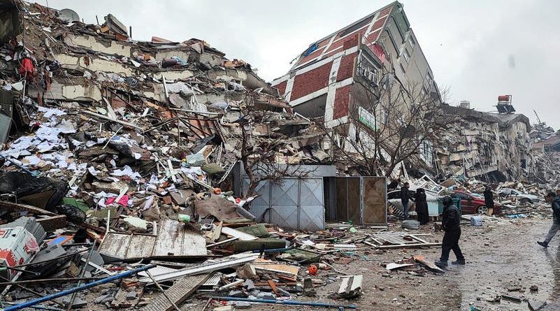 Открыт счет для помощи пострадавших от землетрясения в Турции