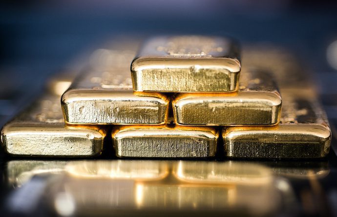 Активы Нацбанка в золоте увеличились почти в два раза
