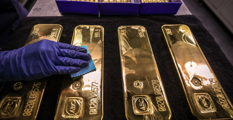С начала года унция золота Нацбанка подешевела почти на 2 тысячи сомов