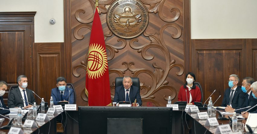 Кубатбек Боронов провел первое рабочее совещание в качестве премьер-министра