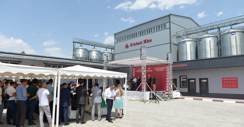 В Чуйской области открыли комбикормовый завод «Аталык Жем»