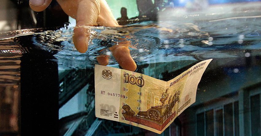 Падение рубля носит политический, а не экономический характер — Кененбаев