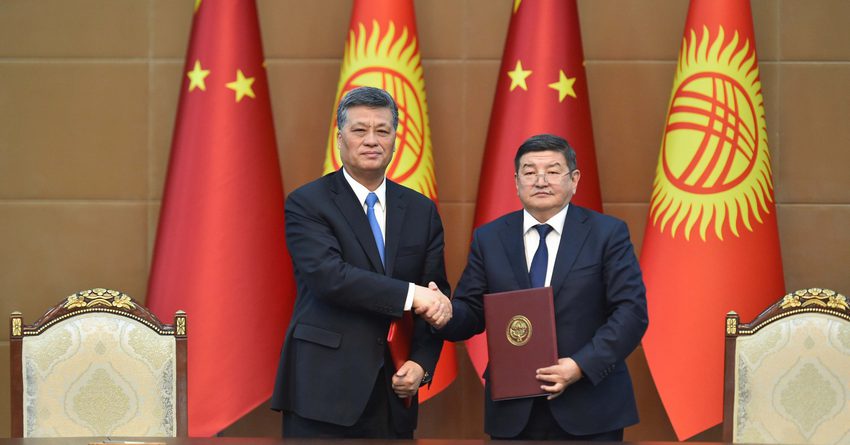 Кыргызстан Кытайга электр энергиясын экспорттоо боюнча меморандум түздү