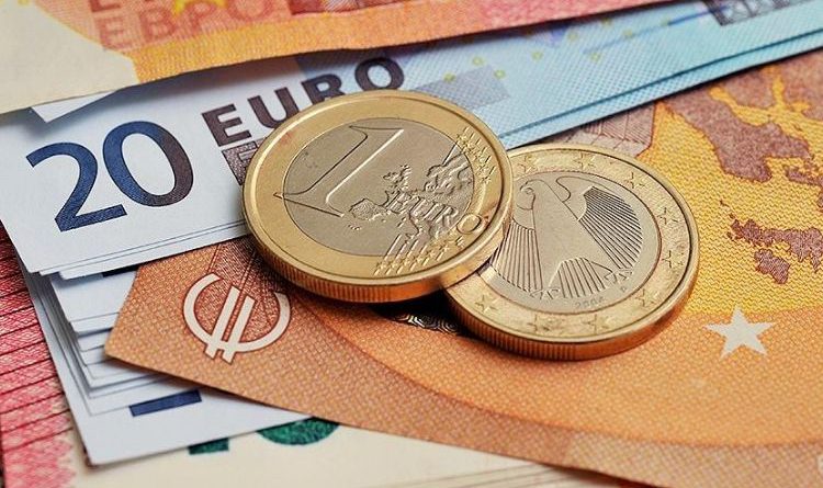 Евро впервые с апреля этого года опустился ниже 100 сомов