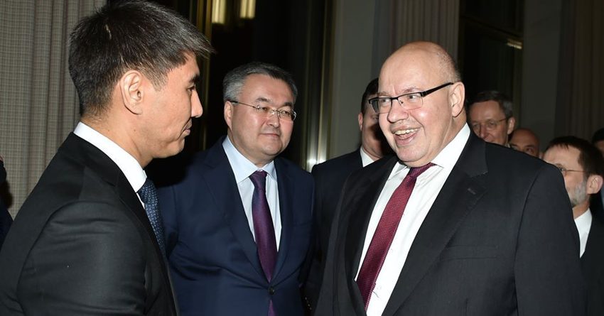 Министра экономики Германии пригласили на экономический форум в КР