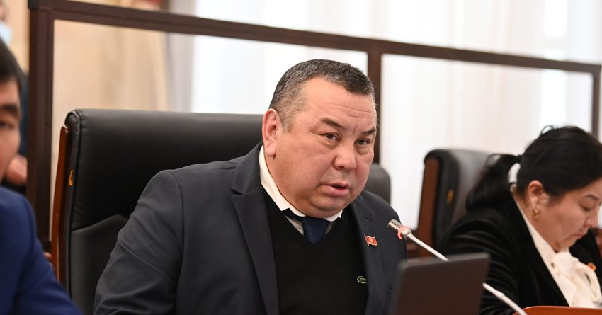 Депутат призвал комиссию по «Кумтору» начать работать