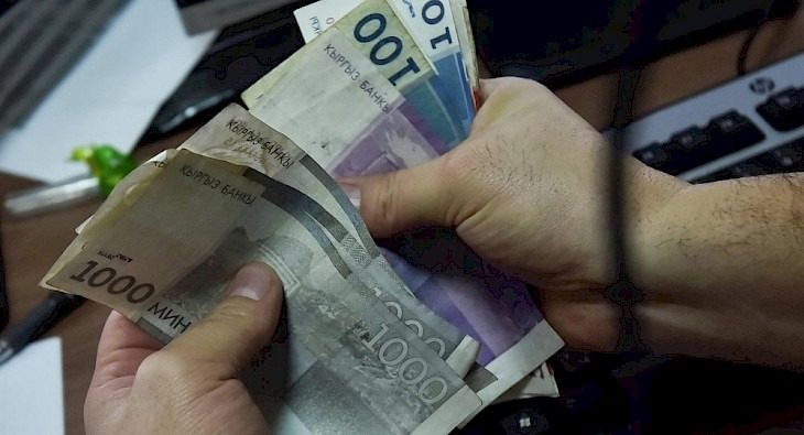 В Кыргызстане реальная зарплата снизилась на 2.6%