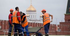В России хотят установить обязательный авансовый платеж для мигрантов