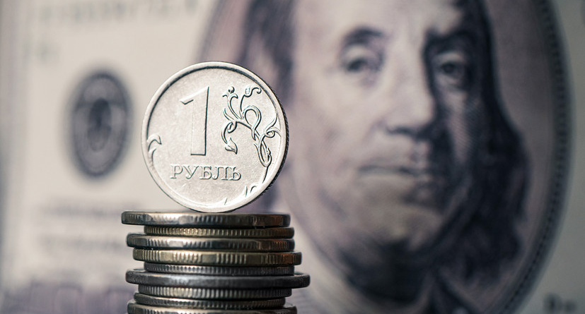 Рубль укрепился к доллару США. Курс Центробанка