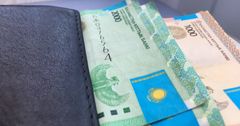 С начала 2019 года денежные переводы в Казахстане сократились вдвое