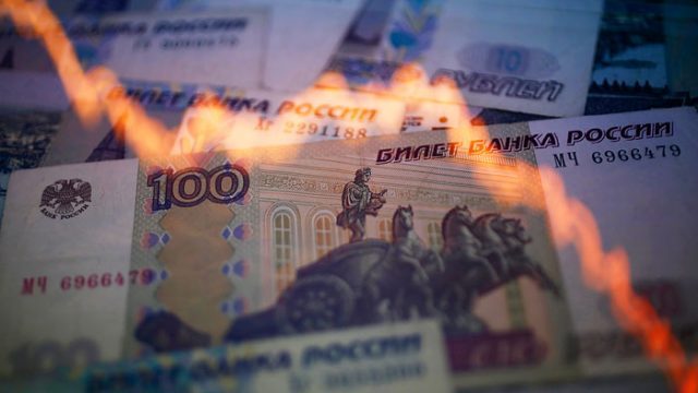 Рублю предсказали новый обвал