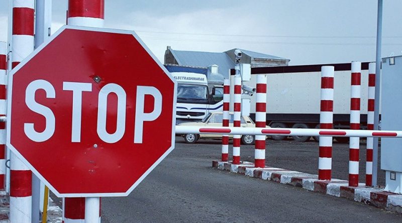 Казахстан временно закрыл большую часть КПП на границе с КР