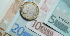 Стоимость евро в комбанках перевалила за 100 сомов