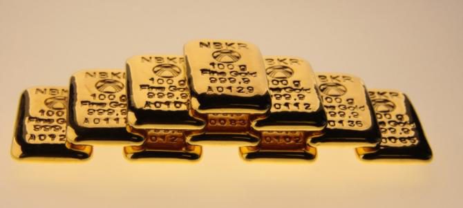 Унция золота НБ КР подешевела на 112 сомов