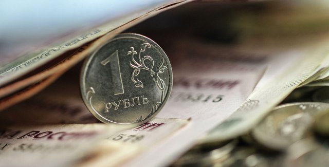 Сом просел к рублю еще на 0.66%. Курсы валют НБ КР