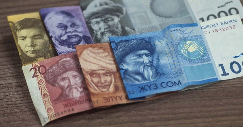 Сом укрепился к доллару, но просел к рублю. Курсы валюты на 26 апреля